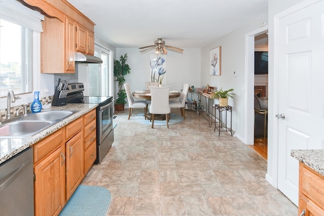 kitchen featuring appliances with stainless steel finishes, sink, plenty of natural light, and ceiling fan