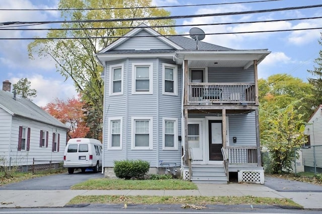 view of front of property with a balcony