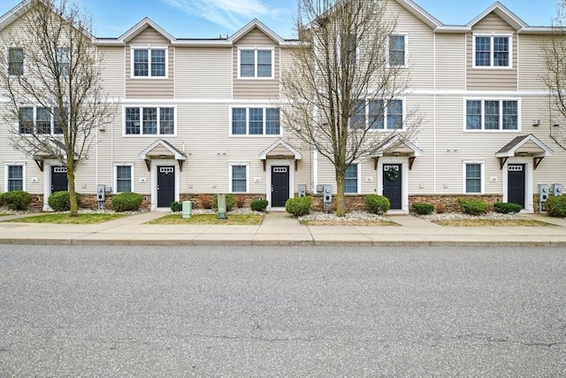 townhome / multi-family property with stone siding