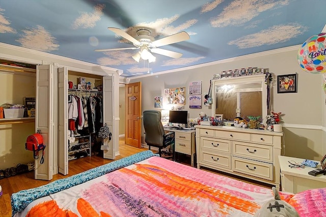 bedroom with ceiling fan, dark hardwood / wood-style flooring, and crown molding