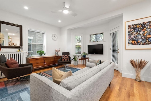 living room with light wood-style floors, ceiling fan, recessed lighting, and baseboards