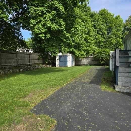 view of yard with a storage unit and an outdoor structure