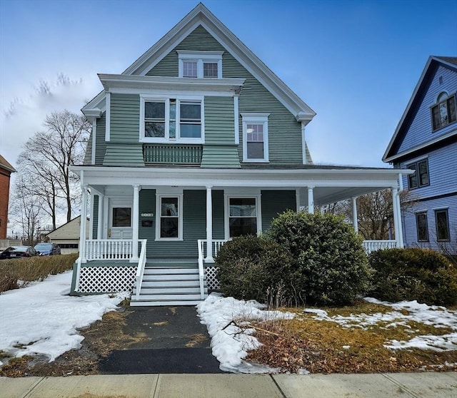 view of front of property featuring a porch