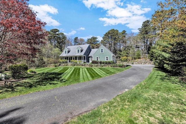 view of front of home with driveway and a front lawn