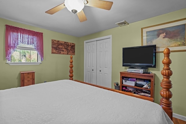 bedroom with hardwood / wood-style floors, ceiling fan, and a closet