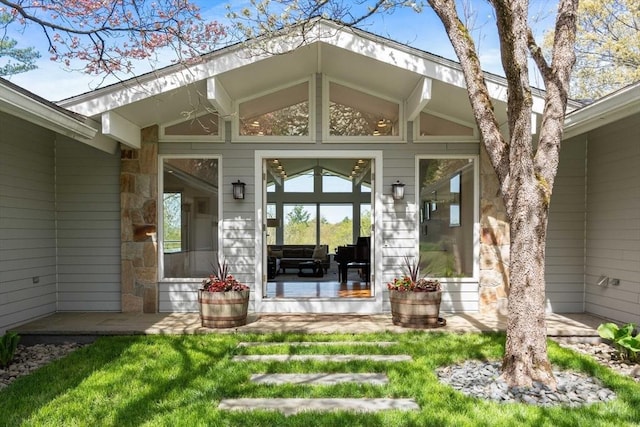 property entrance featuring a yard