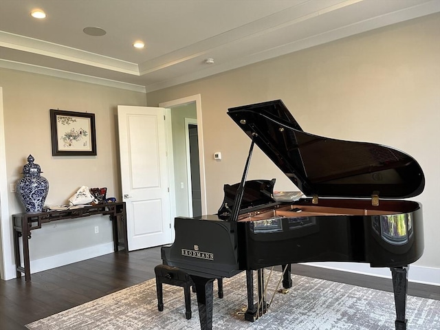living area with wood finished floors, baseboards, recessed lighting, and ornamental molding
