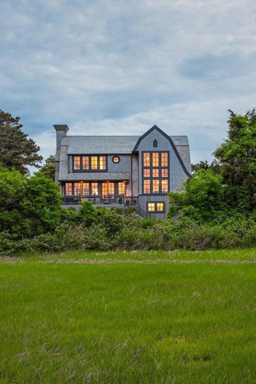 back of house featuring a lawn