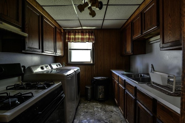 405 Warren St, Fall River, MA 02721 - washroom featuring light stone finish flooring, washing machine and clothes dryer, and a ceiling fan