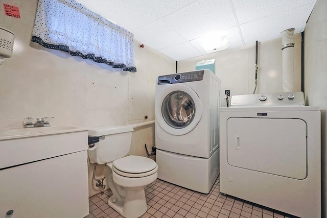 laundry room with light tile patterned floors, independent washer and dryer, and laundry area