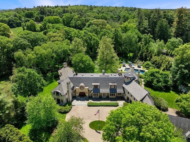 bird's eye view with a wooded view