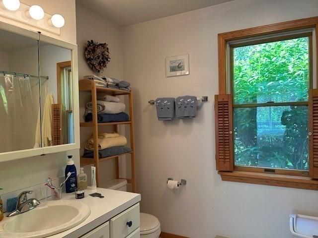 190 Longview Rd, West Tisbury, MA 02575 - full bath with vanity and a shower with curtain