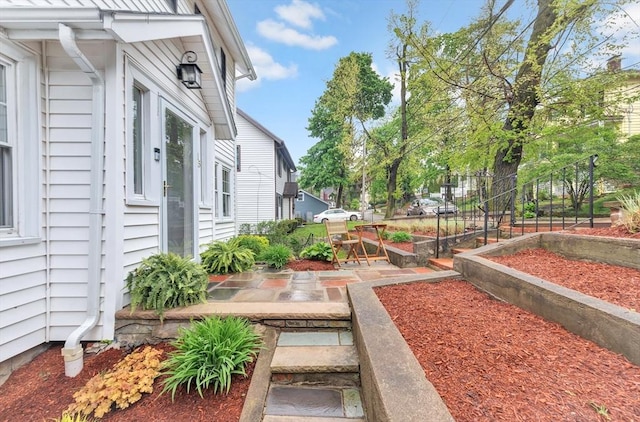 view of yard featuring a vegetable garden