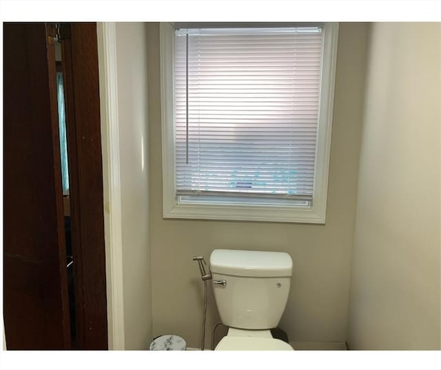 bathroom featuring toilet