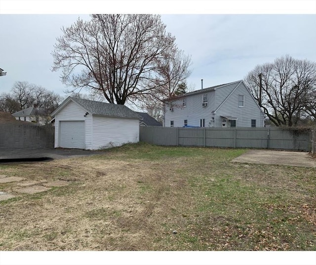 view of yard with an outbuilding and a garage