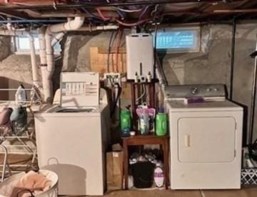 laundry room with washer and clothes dryer and water heater