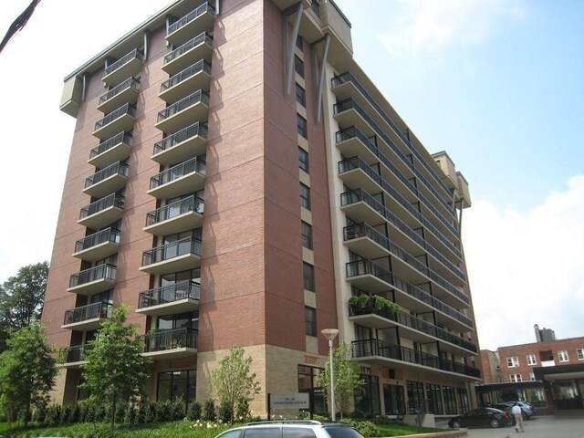 view of apartment building / complex