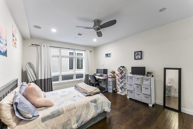 bedroom with wood finished floors, a ceiling fan, recessed lighting, and baseboards