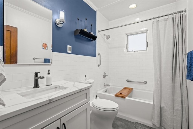 full bathroom featuring shower / tub combo, crown molding, toilet, vanity, and recessed lighting