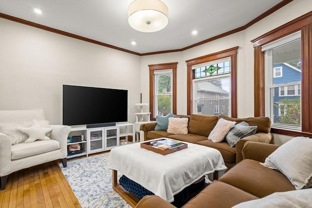 living area featuring light wood-style flooring, ornamental molding, and recessed lighting