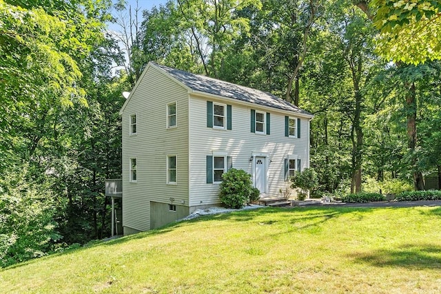 colonial home with a front yard