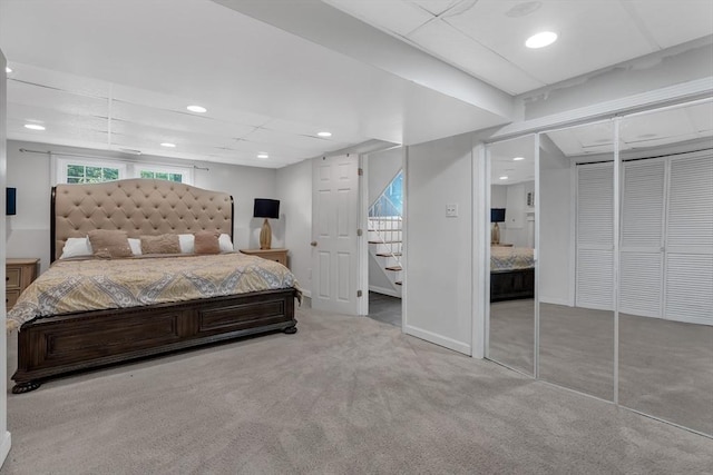 carpeted bedroom featuring recessed lighting and a closet