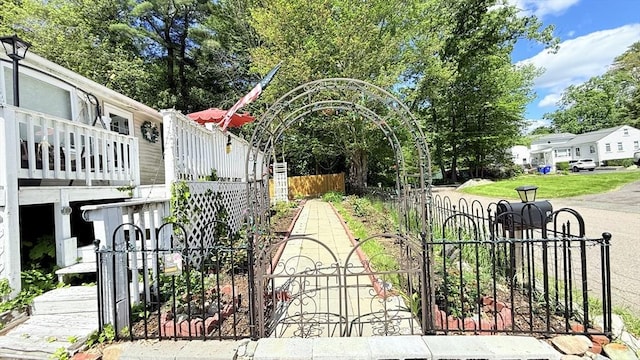 9 Willow Rd, Holbrook, MA 02343 - view of gate
