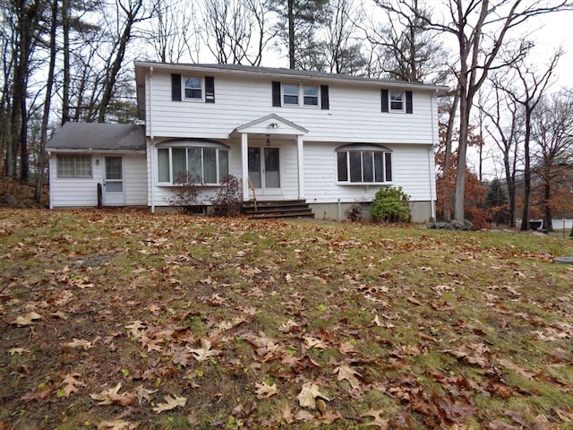 view of front facade with a front yard