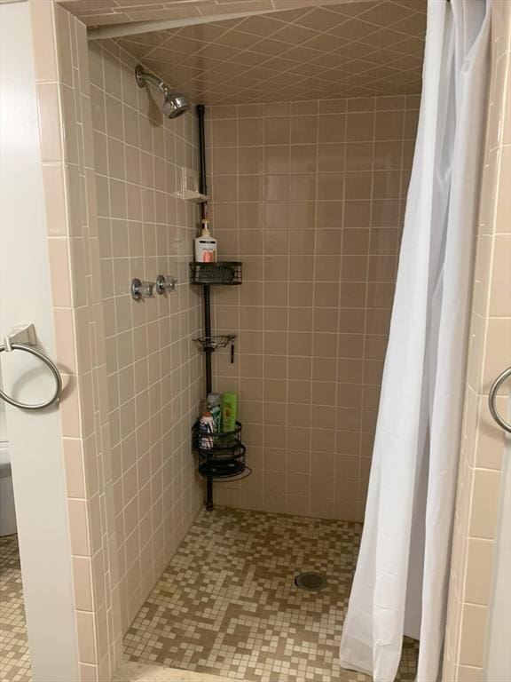 77 Westwood Pkwy, Southbridge, MA 01550 - bathroom featuring a shower stall