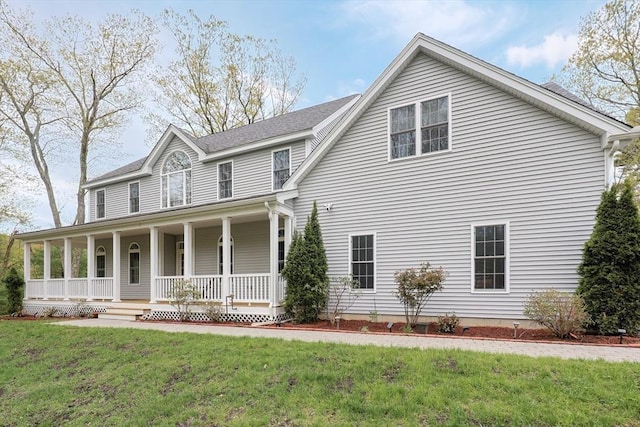 view of front of home featuring a front lawn and covered porch