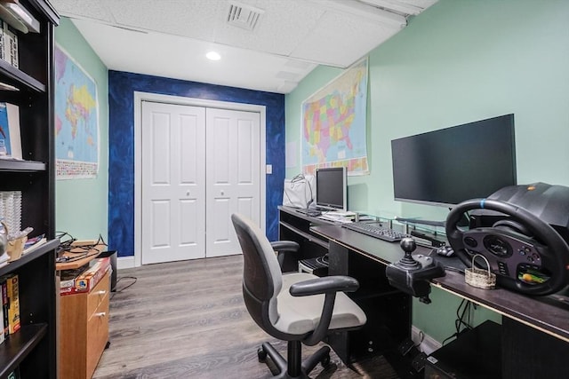 home office featuring visible vents, wood finished floors, baseboards, and recessed lighting
