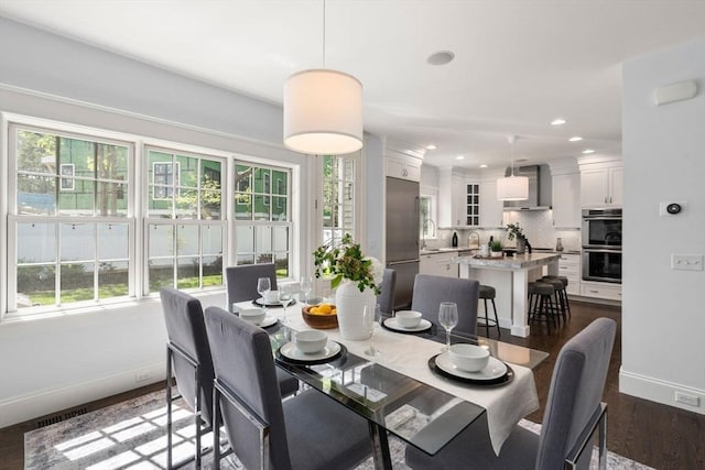 dining space featuring recessed lighting, baseboards, dark wood finished floors, and visible vents