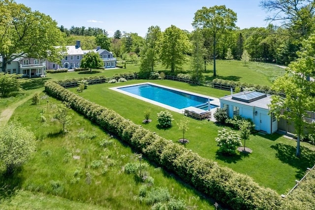 view of swimming pool featuring a yard