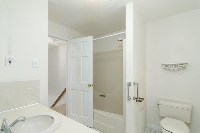 40 Langley Ln, Tewksbury, MA 01876 - bathroom with toilet, vanity, and washtub / shower combination