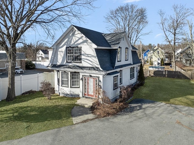 view of front of property with a front yard