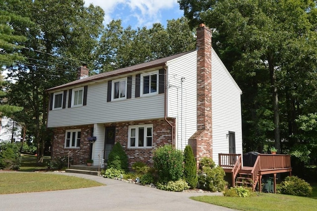 view of front facade featuring a deck