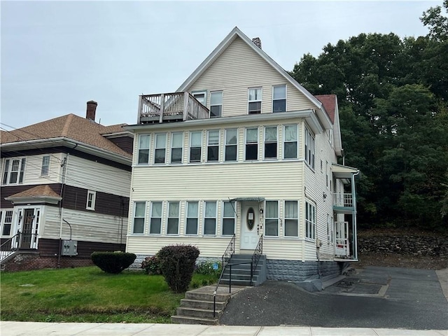 view of front of property with a balcony