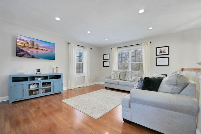 living room featuring recessed lighting, baseboards, and wood finished floors