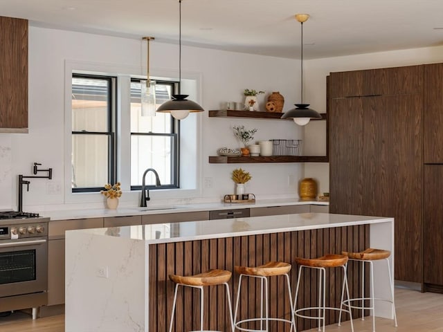 kitchen with a sink, a kitchen breakfast bar, high end range, open shelves, and modern cabinets