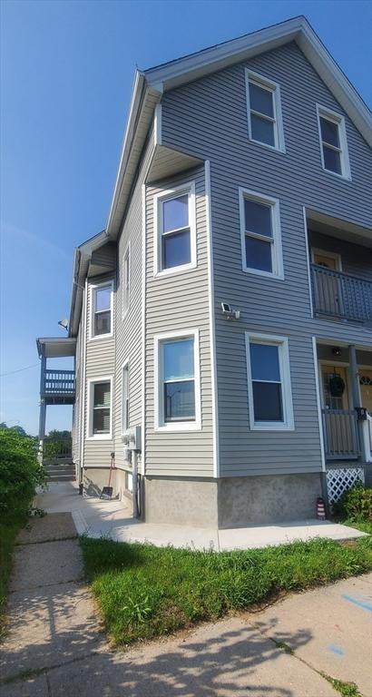 10 Monroe, Springfield, MA 01109 - view of side of property with a balcony