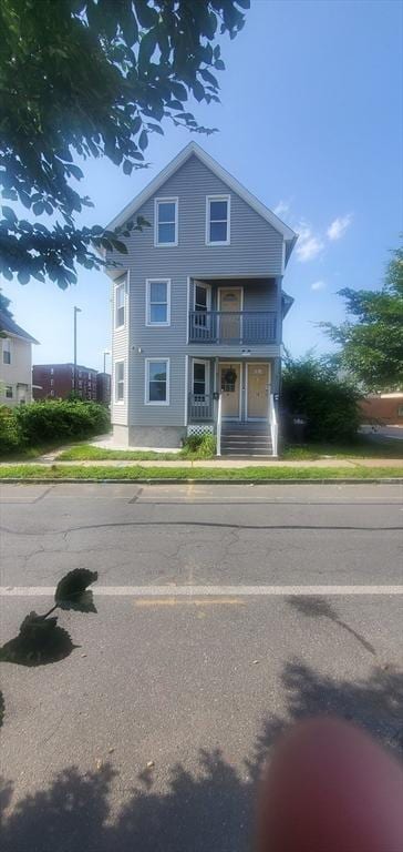 10 Monroe, Springfield, MA 01109 - view of front facade featuring a balcony