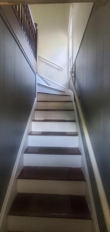 10 Monroe, Springfield, MA 01109 - view of staircase