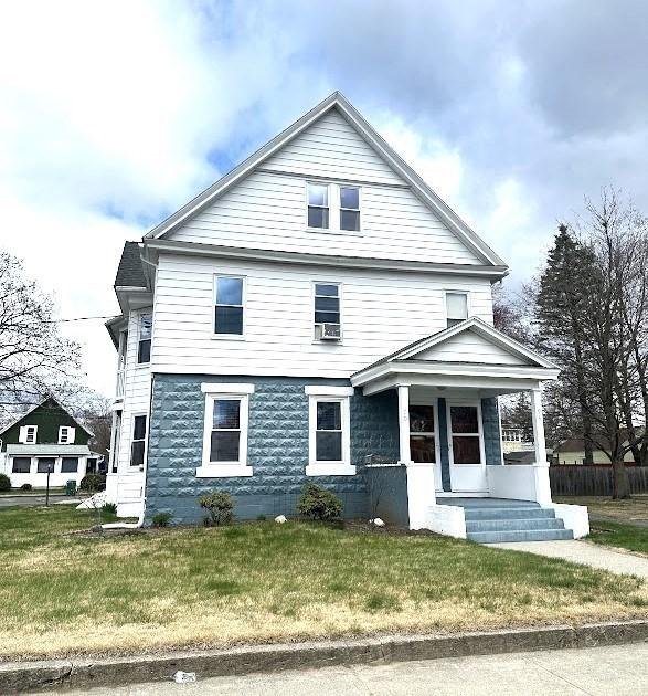 view of front of house featuring a porch and a front yard