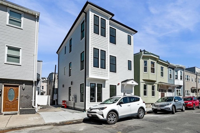 townhome / multi-family property featuring a residential view