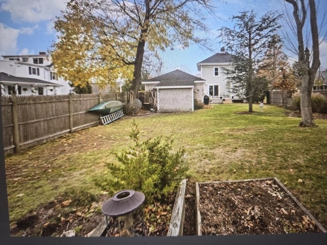 view of yard featuring a fenced backyard and a vegetable garden