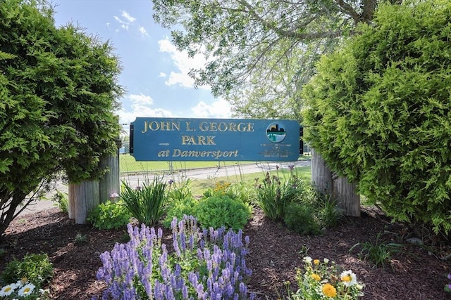 137 High St, Danvers, MA 01923 - view of community / neighborhood sign