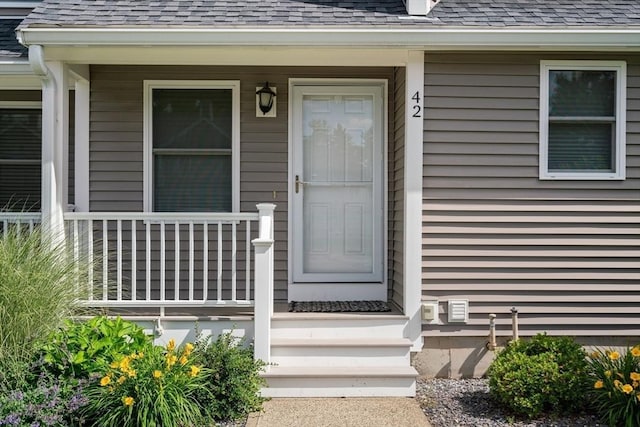 42 Sycamore Dr Unit 42, Leominster, MA 01453 - entrance to property with a shingled roof and covered porch