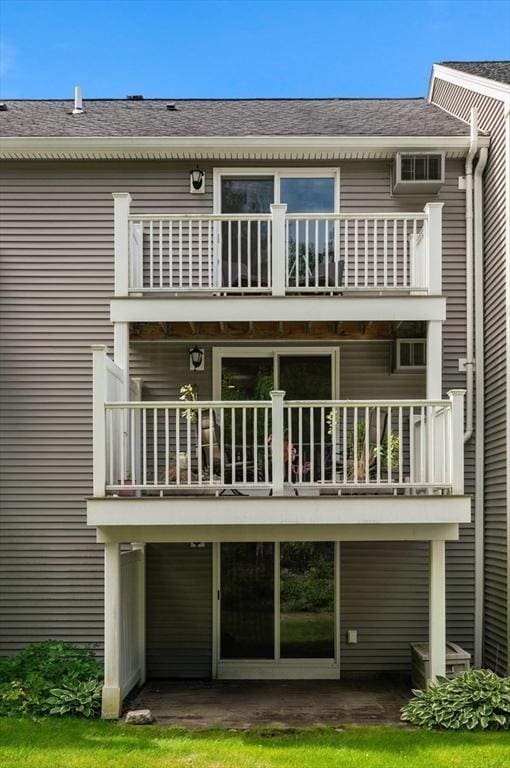 42 Sycamore Dr Unit 42, Leominster, MA 01453 - rear view of house with a balcony and a patio