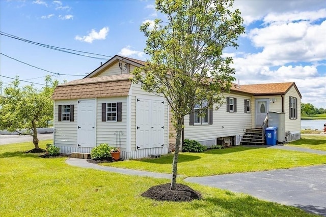 1 Shore Ave, Beverly, MA 01915 - view of front of house featuring a front lawn