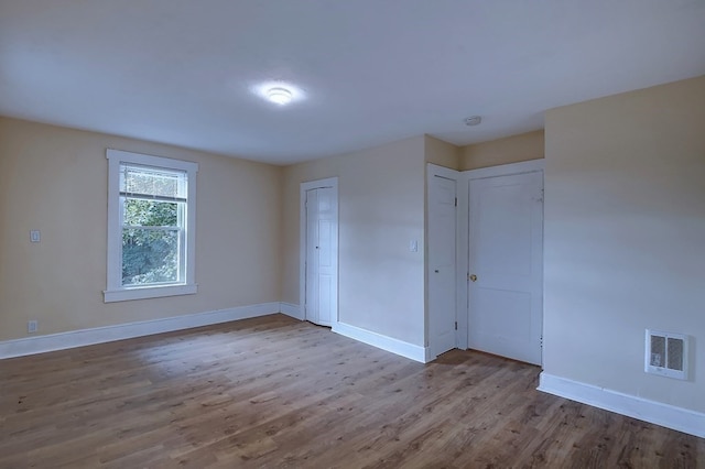 unfurnished room featuring light hardwood / wood-style flooring